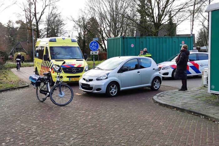 E-biker gewond bij botsing met personenauto