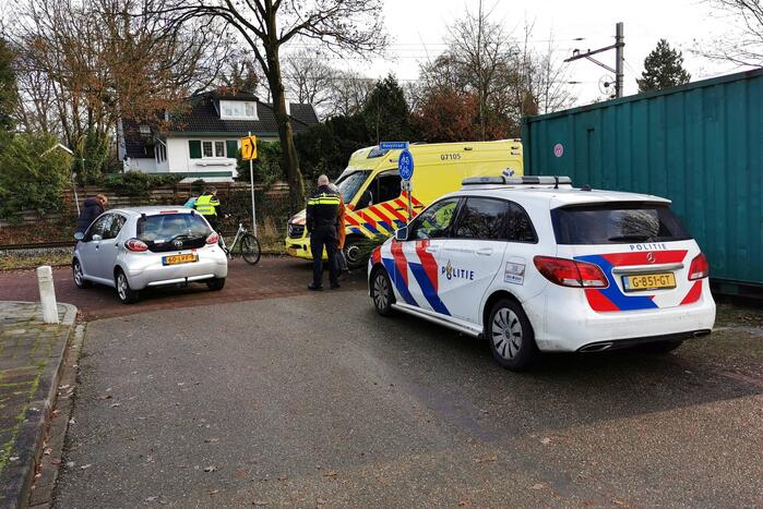 E-biker gewond bij botsing met personenauto