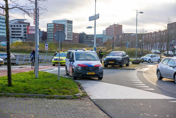 Fietsster gewond bij botsing met auto beruchte rotonde