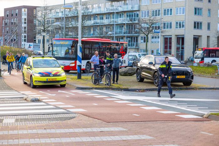 Fietsster gewond bij botsing met auto beruchte rotonde