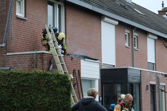 Brand in afzuigkap van woning