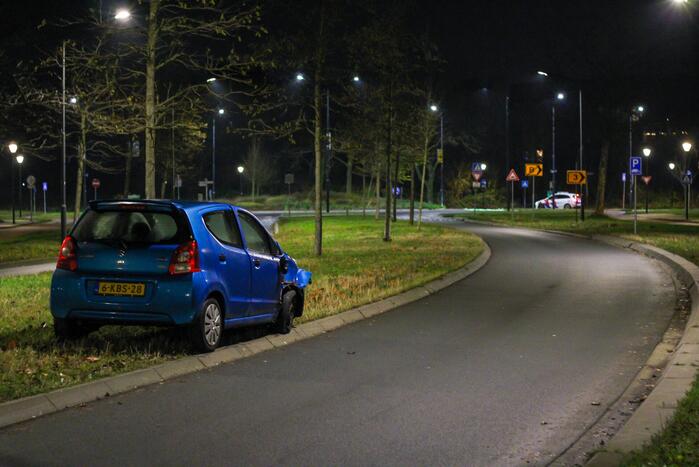 Bestuurster laat auto achter na botsing