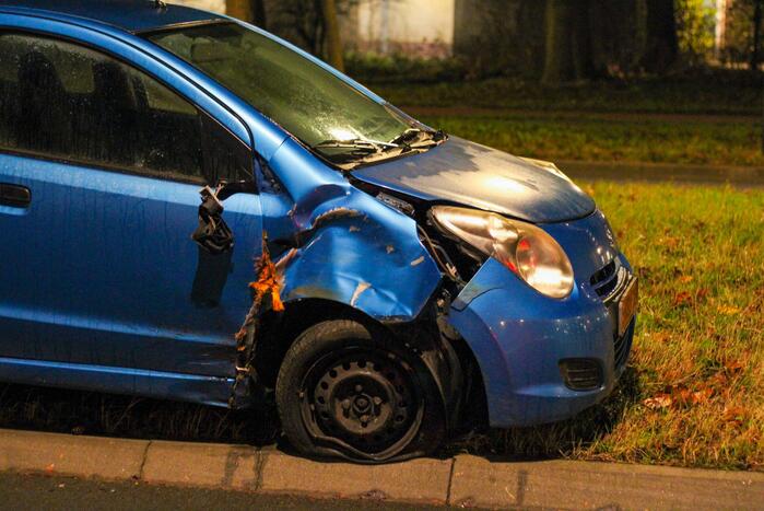 Bestuurster laat auto achter na botsing