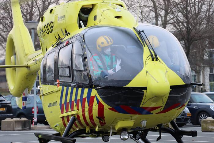 Traumahelikopter lifeliner 5 landt bij Flevoziekenhuis