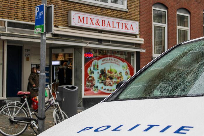 Jongeman gevlucht na overval op supermarkt