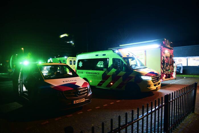 Automobilist overleden bij botsing tegen gebouw