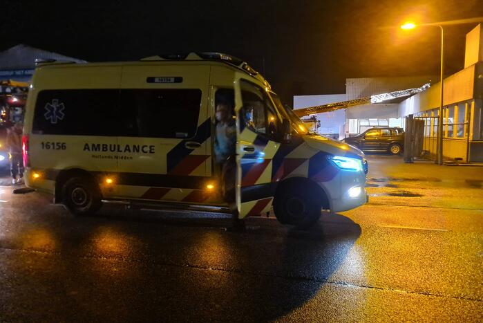 Brand in oven slaat door in schoorsteen