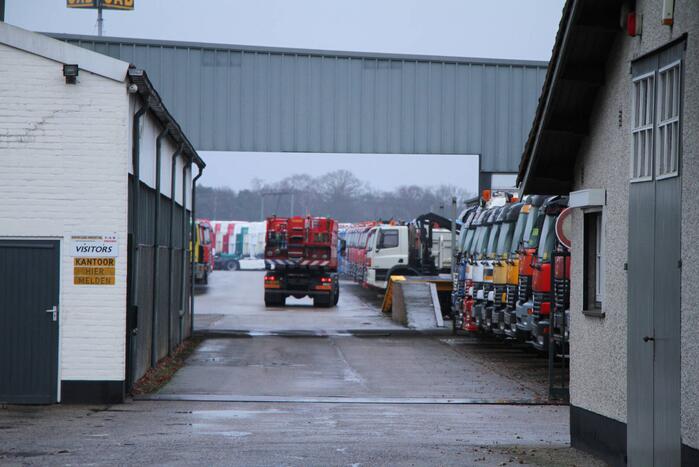 Vrachtwagen vliegt in brand bij CAB trucks