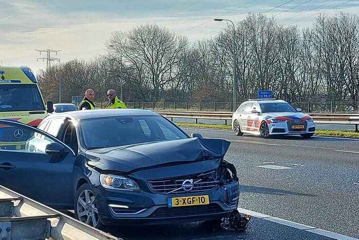 Ongeval tussen twee auto's op snelweg