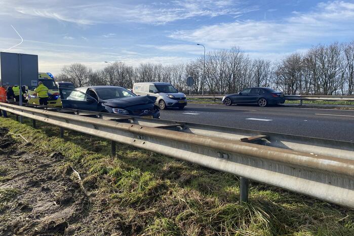 Ongeval tussen twee auto's op snelweg