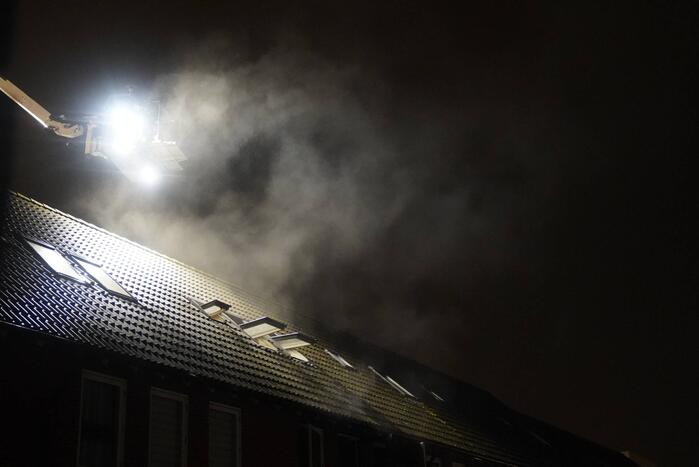 Veel rook na brand op eerste verdieping van woning