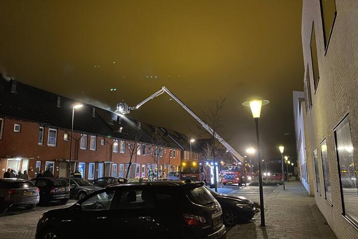 Veel rook na brand op eerste verdieping van woning