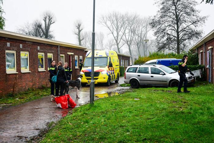 Persoon neergestoken in woning