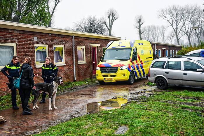 Persoon neergestoken in woning