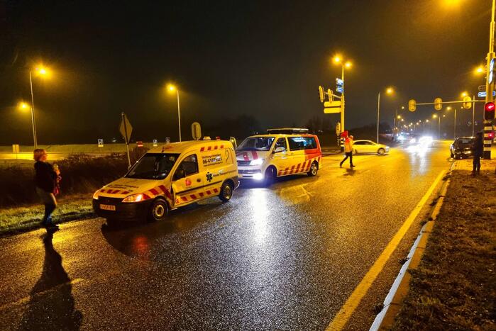 Forse schade na botsing met dierenambulance en personenauto
