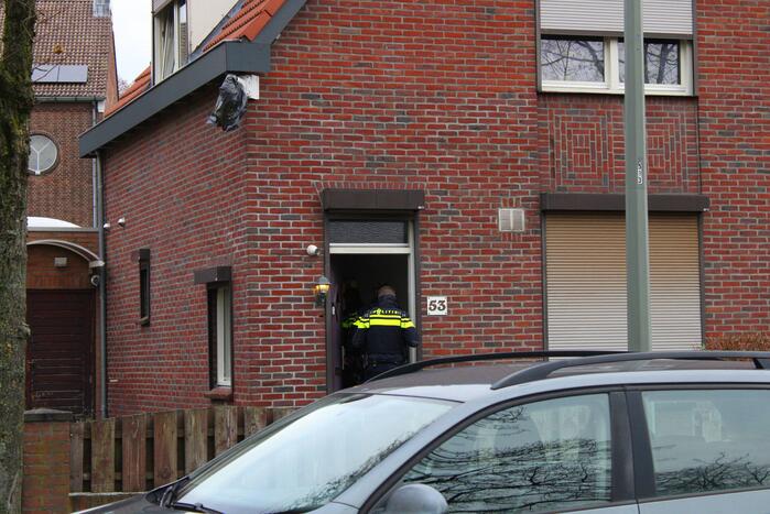 Politie doet onderzoek in woning en garage