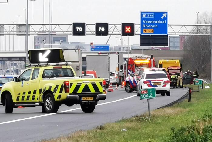 Rijstrook afgesloten door autobrand