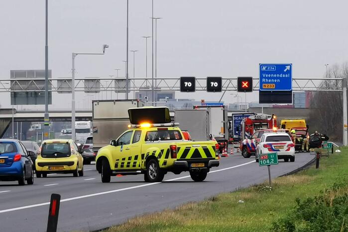 Rijstrook afgesloten door autobrand