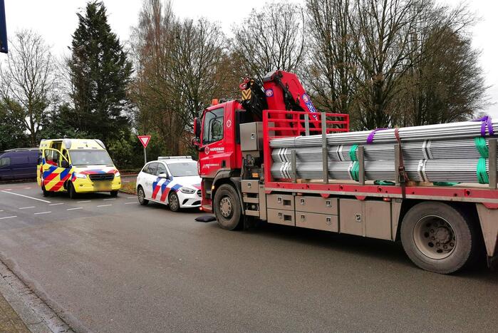 Fietser gewond bij aanrijding met vrachtwagen