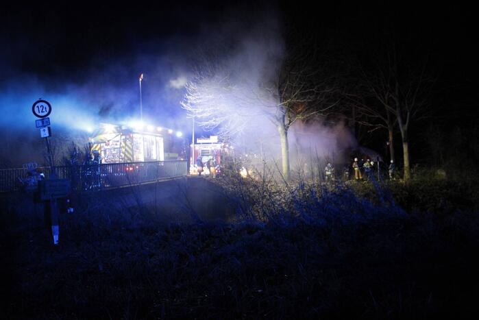 Grote brandweerinzet door brand in schuur