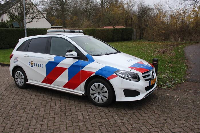 Houten bank in park geblust na brand