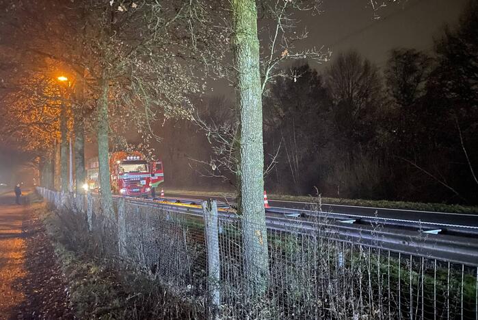 Vrachtwagen krijgt klapband