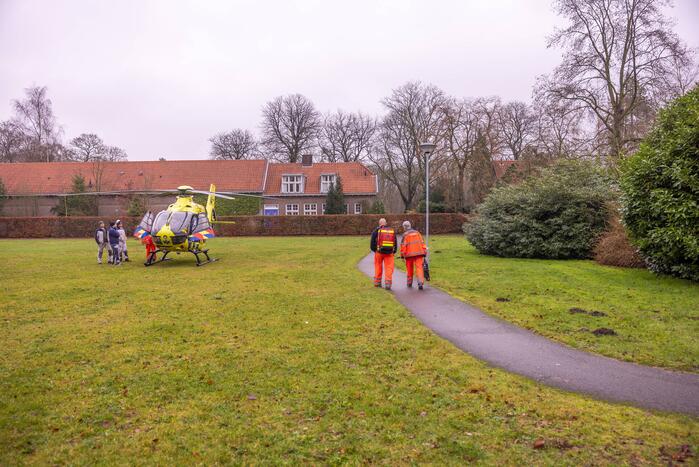 Traumahelikopter landt op terrein Klooster Sint Joseph