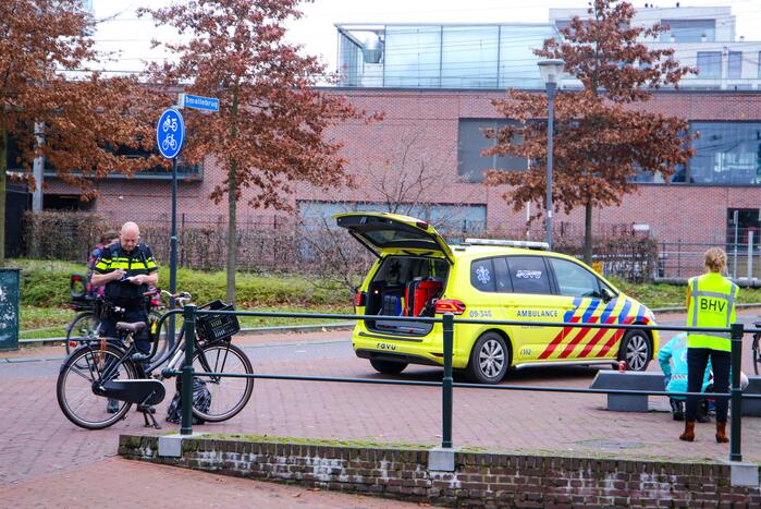 Jongeman op fiets gewond na verkeersongeval