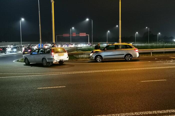 Kop-staart botsing tussen twee auto's