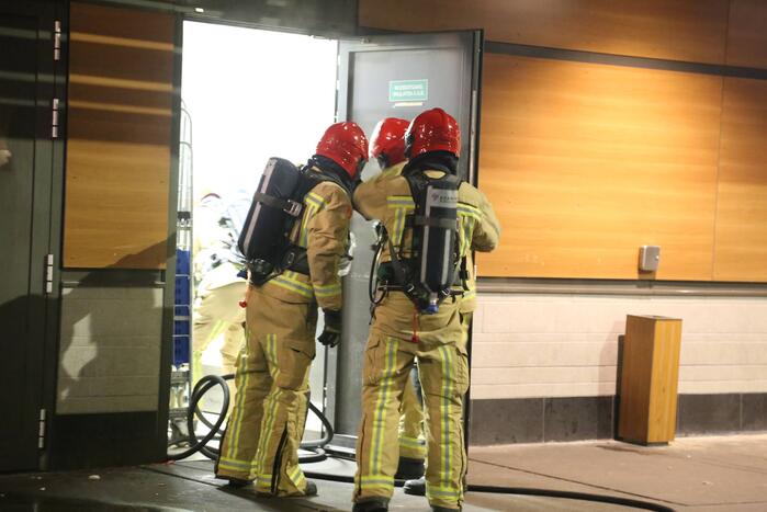 Afvalpers vliegt in in brand in restaurant