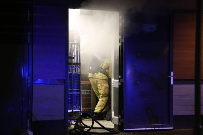 Afvalpers vliegt in in brand in restaurant