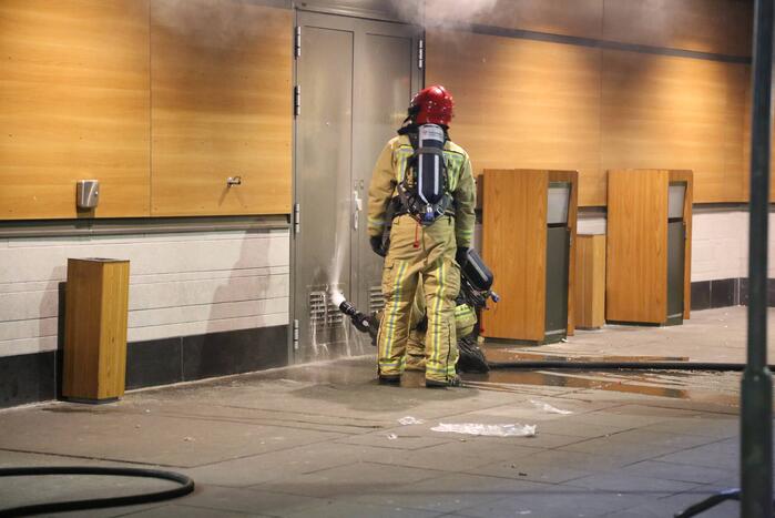 Afvalpers vliegt in in brand in restaurant