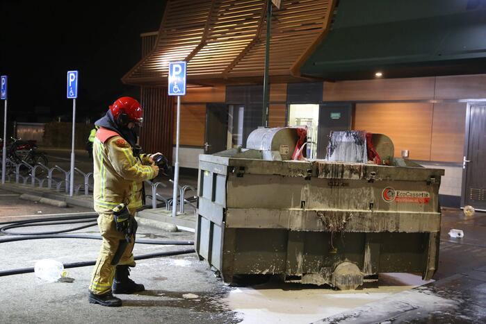Afvalpers vliegt in in brand in restaurant