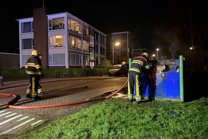 Veel rook door brand in container