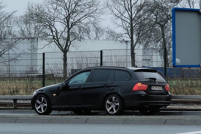 Drie voertuigen lopen flinke schade op