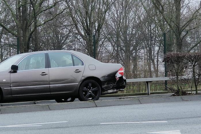 Drie voertuigen lopen flinke schade op