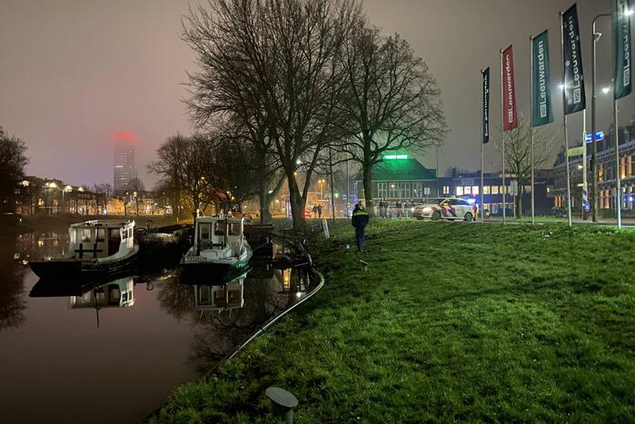 Voertuig raakt te water na mogelijke achtervolging