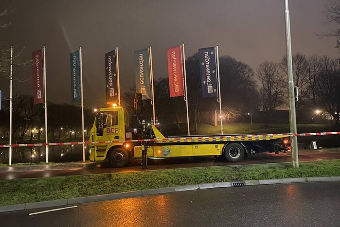 Voertuig raakt te water na mogelijke achtervolging