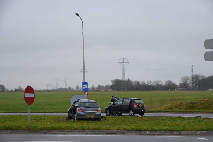Behoorlijke schade bij ongeval tussen auto's