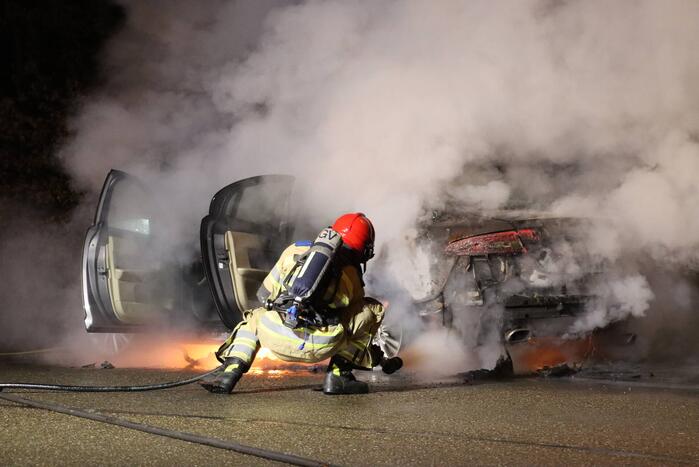 Auto gaat in vlammen op