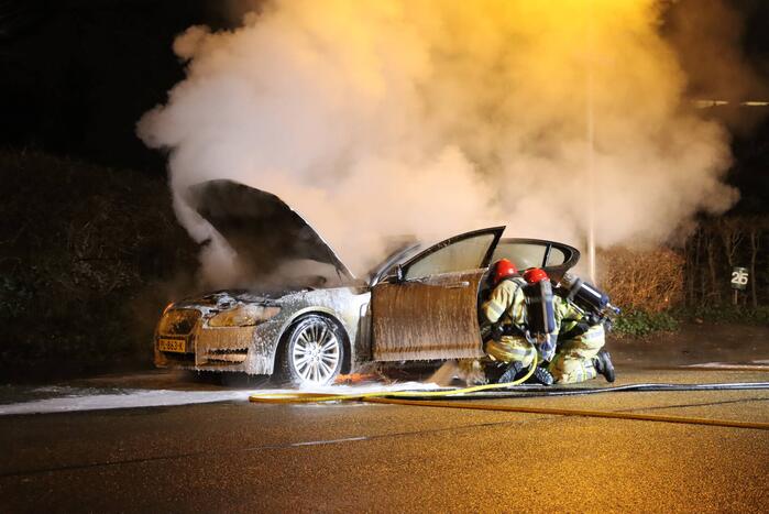 Auto gaat in vlammen op