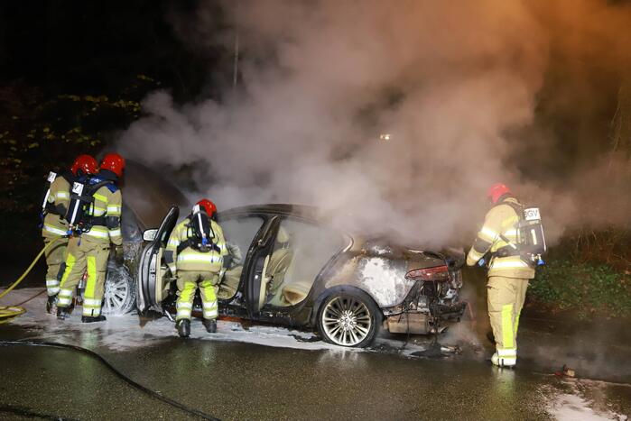 Auto gaat in vlammen op