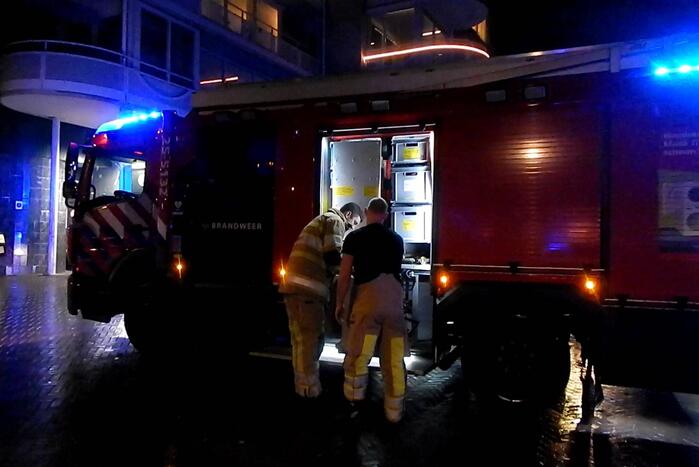 Brandweer blust brand in wasdroger