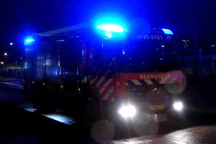 Brandweer blust brand in wasdroger