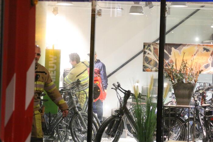 Brandweer ventileert woning door rookgenarator