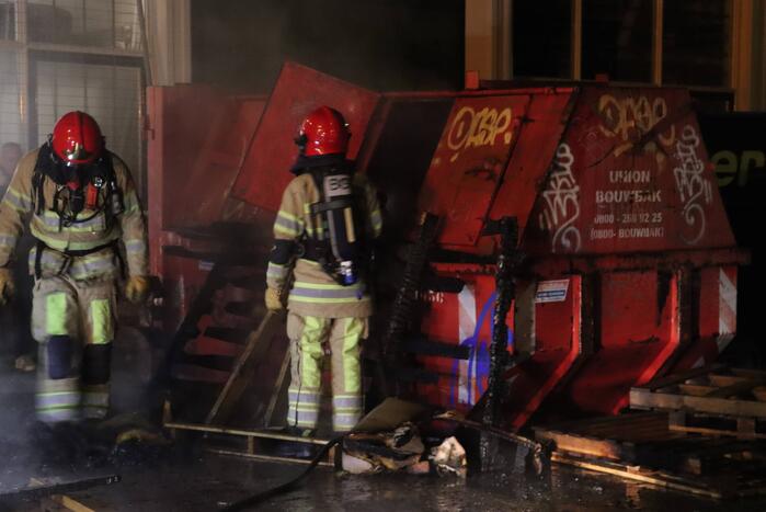 Brand in bouwcontainer snel geblust