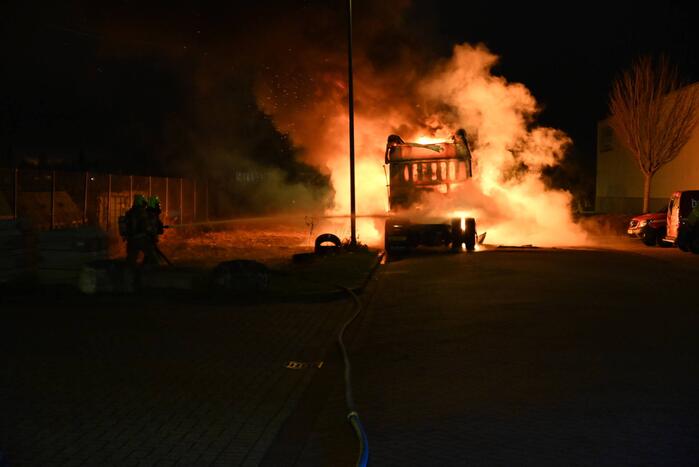 Vrachtwagens verwoest door brand