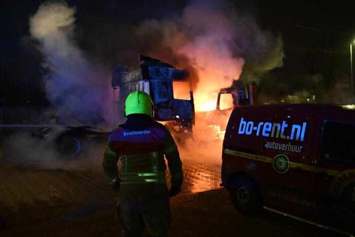 Vrachtwagens verwoest door brand