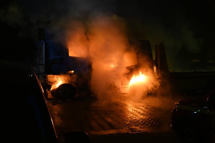 Vrachtwagens verwoest door brand