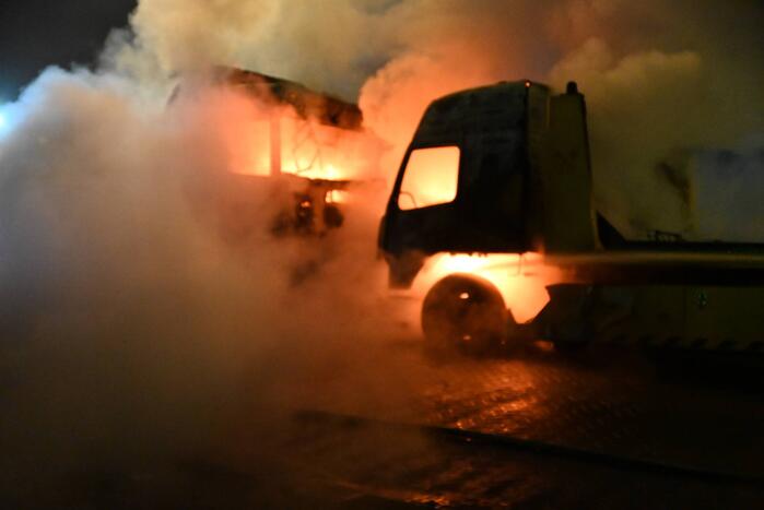 Vrachtwagens verwoest door brand